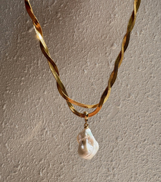 Isla Baroque Pearl Necklace