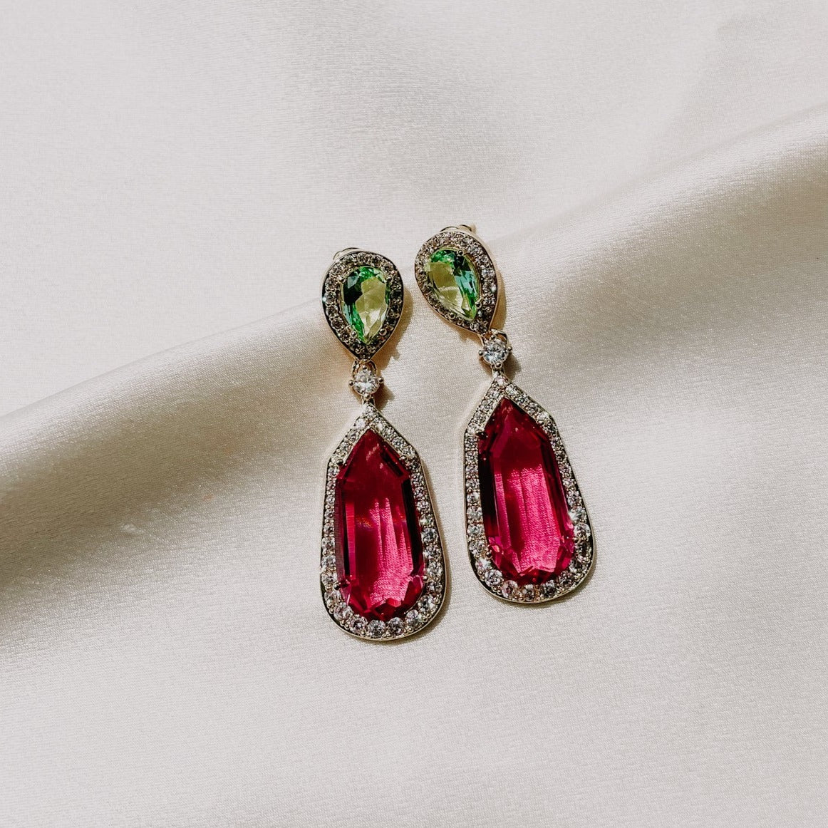 【HEYMAEVE】Like Lovers Doピアス Like Lovers Do Earrings – HEYMAEVE
